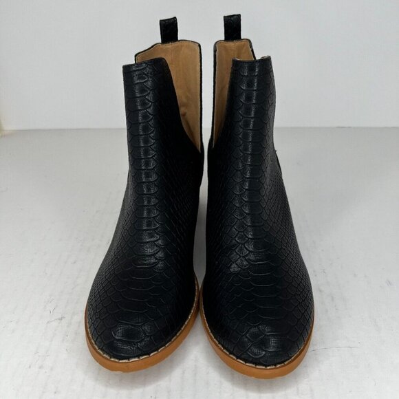 Womens Black Reptile Cut Out Almond Toe Booties Slip Size 8 Ankle Boots - Picture 3 of 9